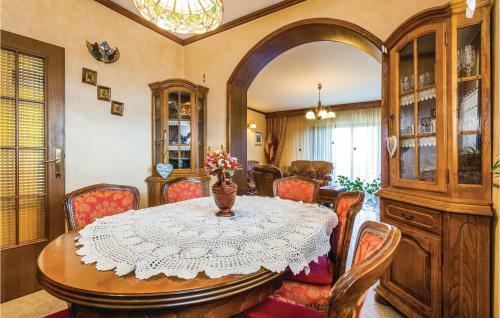 Holiday Home Jurdani 02