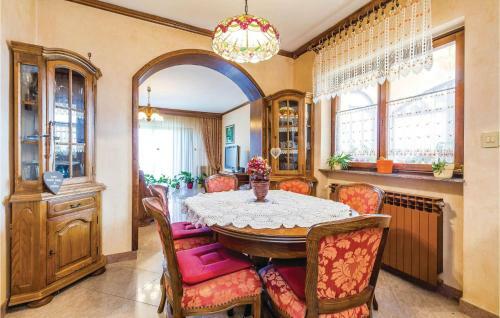 Holiday Home Jurdani 02
