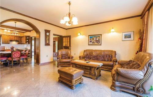 Holiday Home Jurdani 02