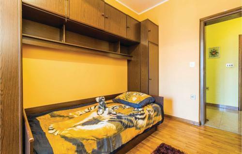 Holiday Home Jurdani 02