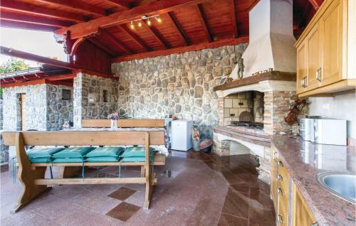 Holiday Home Jurdani 02
