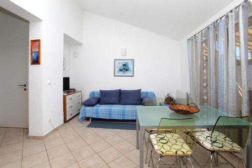 Apartments By The Sea Jelsa (hvar) - 5723