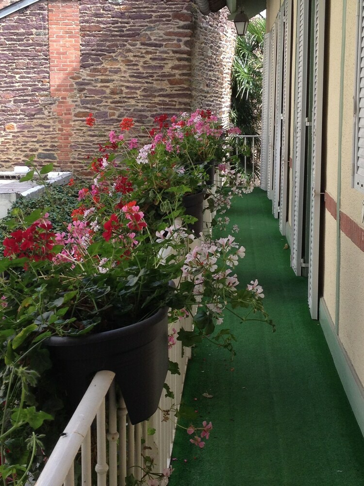 Garden Hotel
