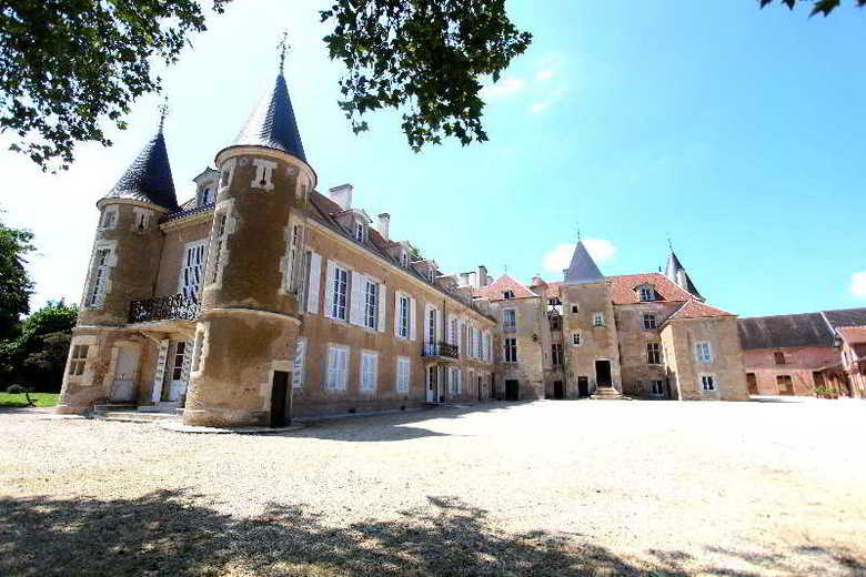 Albergue Ch�teau D'island V�zelay