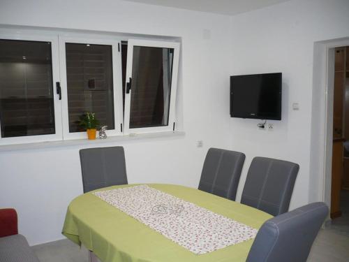 Apartments With Wifi Makarska - 6716