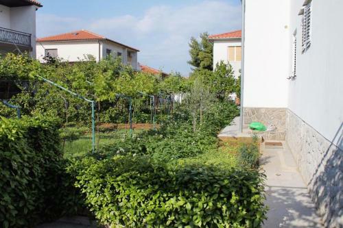 Hostal Rooms With A Parking Space Krk - 5371