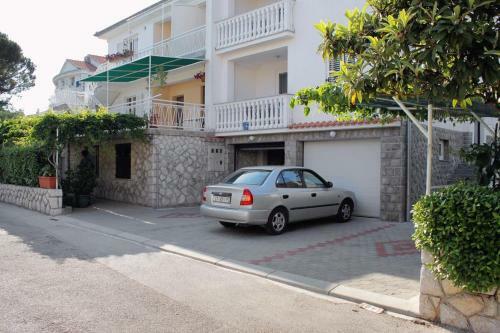 Hostal Rooms With A Parking Space Krk - 5371