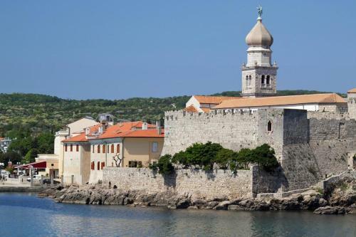 Hostal Rooms With A Parking Space Krk - 5371