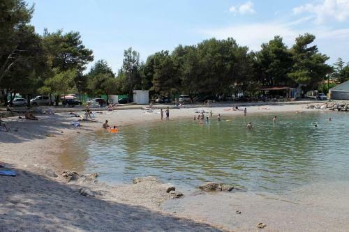 Hostal Rooms With A Parking Space Krk - 5371