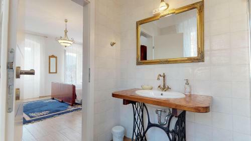 Radovani Luxury Apartment With Private Pool