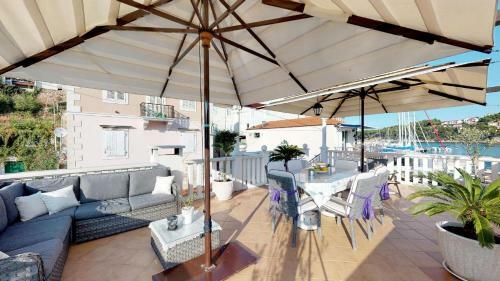 Radovani Luxury Apartment With Private Pool