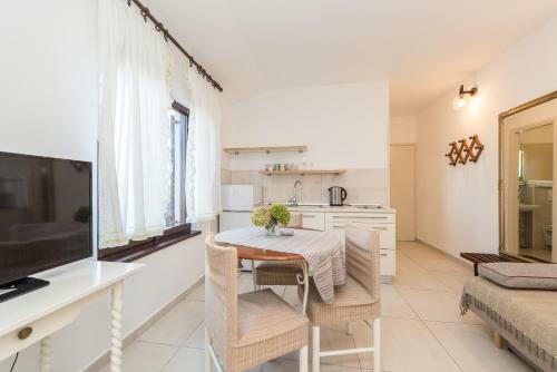 Hostal Apartments And Rooms Marina Bok