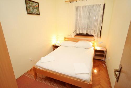 Apartments With A Parking Space Senj - 5562