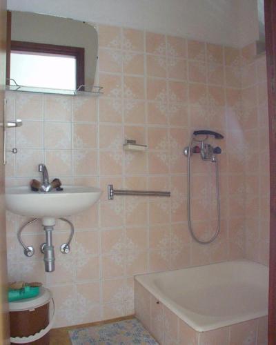 Apartments With A Parking Space Sutivan (brac) - 744