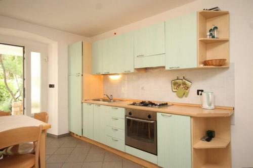 Apartment Nerezine 2518a