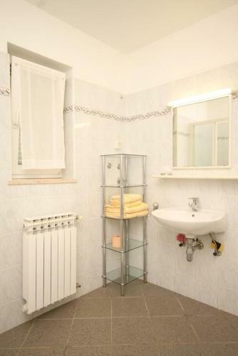 Apartment Nerezine 2518a