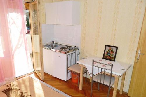 Hostal Apartments And Rooms With Parking Space Palit (rab) - 3195