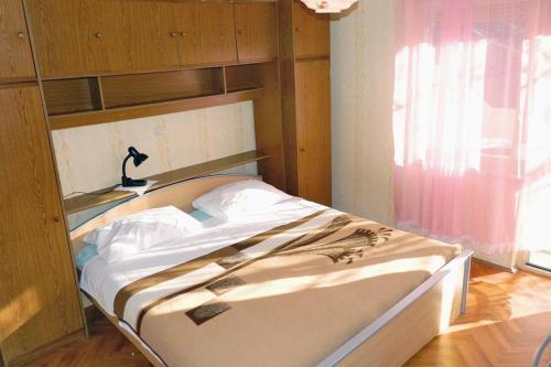 Hostal Apartments And Rooms With Parking Space Palit (rab) - 3195