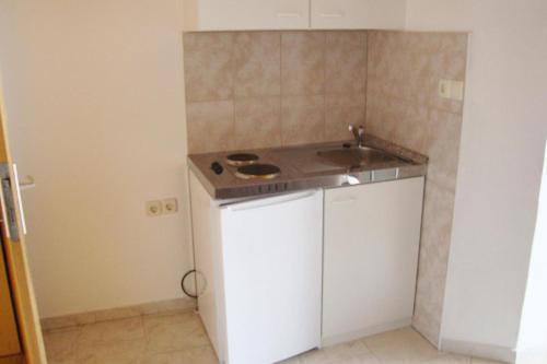 Hostal Apartments And Rooms With Parking Space Palit (rab) - 3195