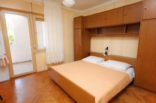 Hostal Apartments And Rooms With Parking Space Palit (rab) - 3195