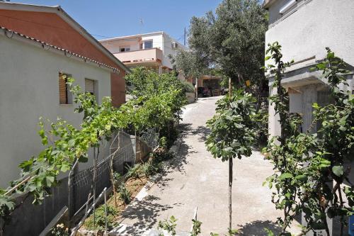 Hostal Apartments And Rooms With Parking Space Palit (rab) - 3195