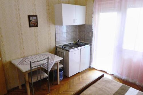 Hostal Apartments And Rooms With Parking Space Palit (rab) - 3195