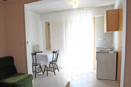 Hostal Apartments And Rooms With Parking Space Palit (rab) - 3195