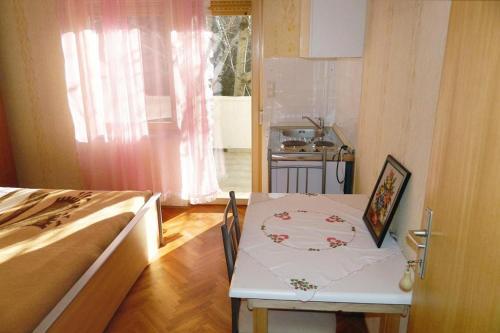 Hostal Apartments And Rooms With Parking Space Palit (rab) - 3195
