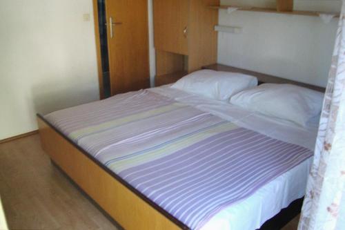 Hostal Apartments And Rooms With Parking Space Palit (rab) - 3195