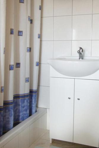 Hostal Apartments And Rooms With Parking Space Palit (rab) - 3195