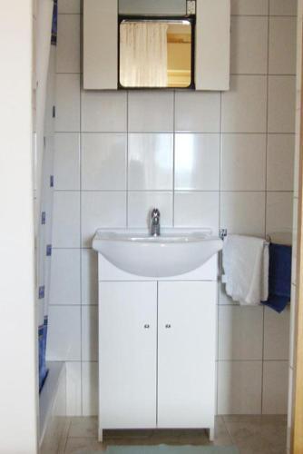 Hostal Apartments And Rooms With Parking Space Palit (rab) - 3195