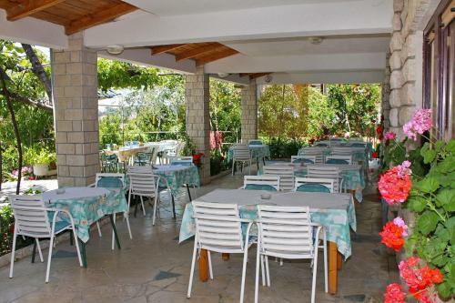 Hostal Apartments And Rooms With Parking Space Palit (rab) - 3195