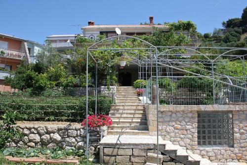 Hostal Apartments And Rooms With Parking Space Palit (rab) - 3195