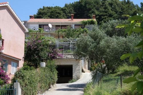 Hostal Apartments And Rooms With Parking Space Palit (rab) - 3195