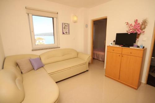 Apartments By The Sea Valun (cres) - 8086