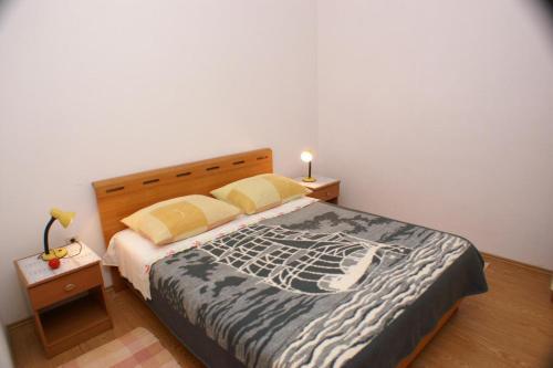 Apartments With A Parking Space Rogoznica - 4218