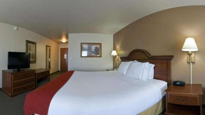 Holiday Inn Express Hotel & Suites Brookings