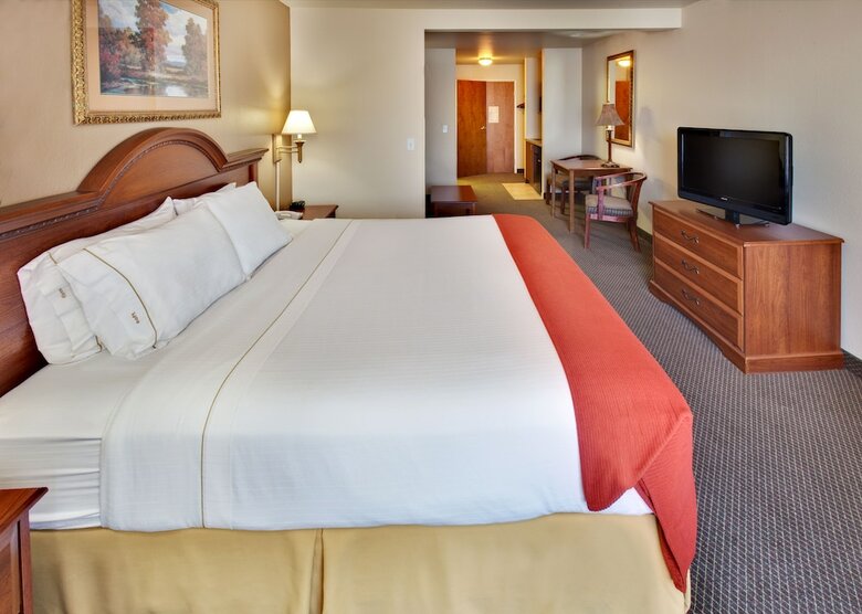 Holiday Inn Express Hotel & Suites Brookings