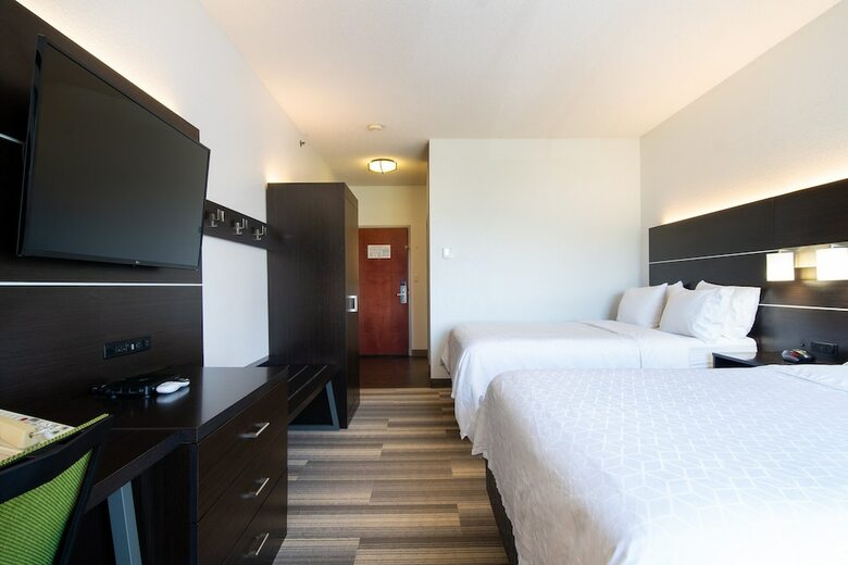 Holiday Inn Express Hotel & Suites Bedford