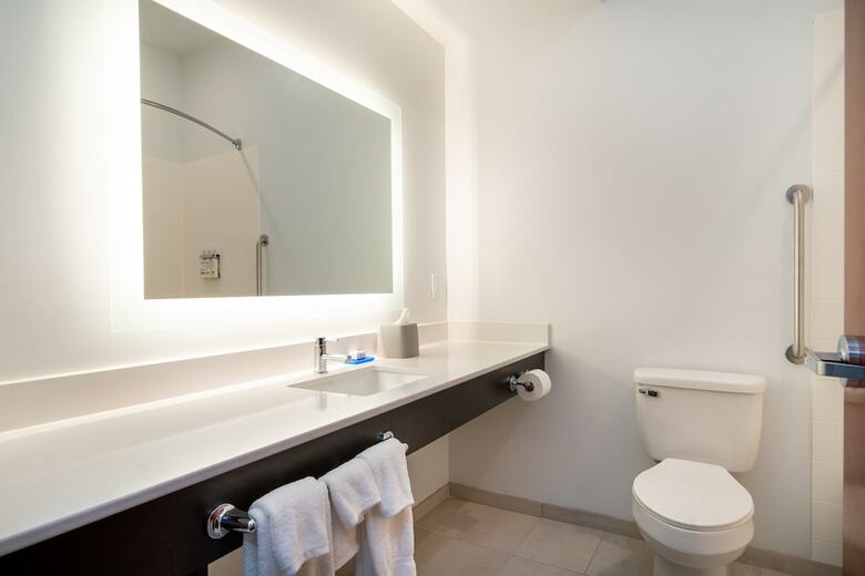 Holiday Inn Express Hotel & Suites Bedford