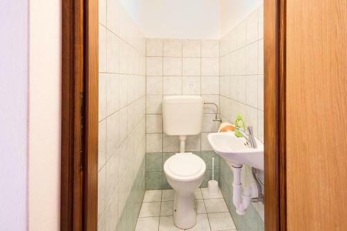 Apartment Njivice 5427b