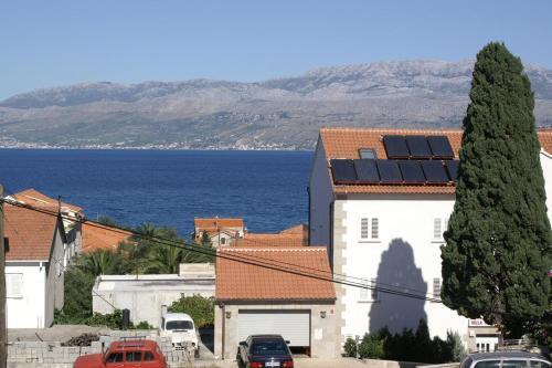 Apartments With A Parking Space Supetar (brac) - 2840