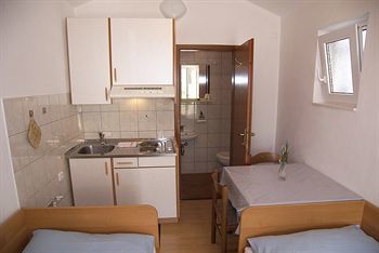 Hotel Apartments Henjak Gospojica