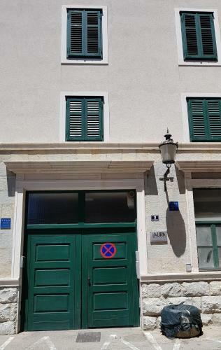 Split Promenade Apartments