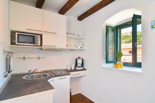 Hostal Apartments And Rooms Kampanel