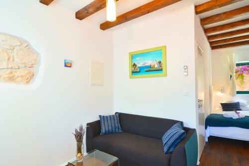 Hostal Apartments And Rooms Kampanel