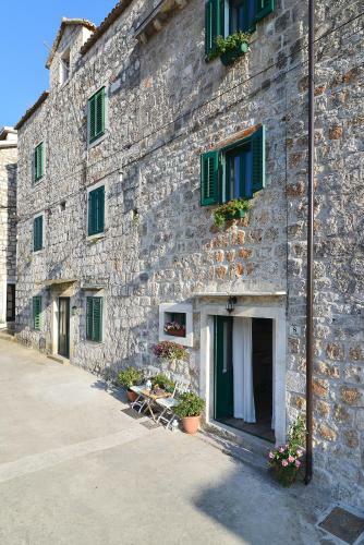 Hostal Apartments And Rooms Kampanel