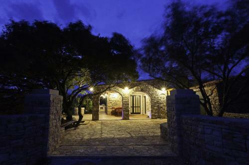 Villa Stone House San Pelegrin