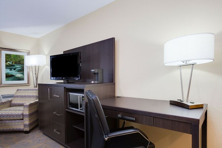 Hotel Lakeview Inn & Suites Frederiction