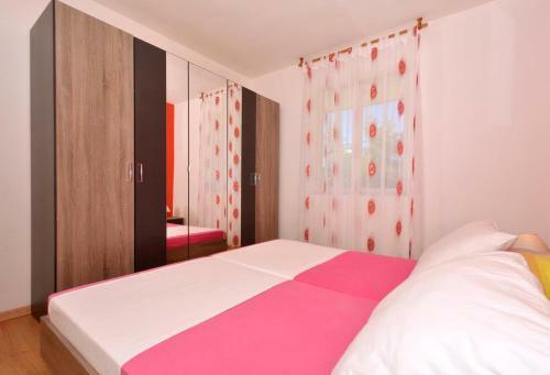 Apartment Arbanija 8651b
